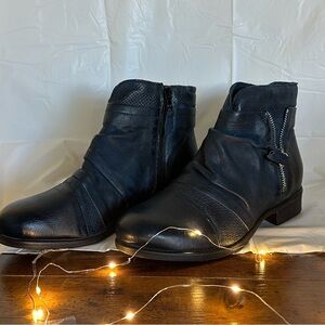 Miz Mooz- 8.5 Women’s Navy Leather Ankle Boots